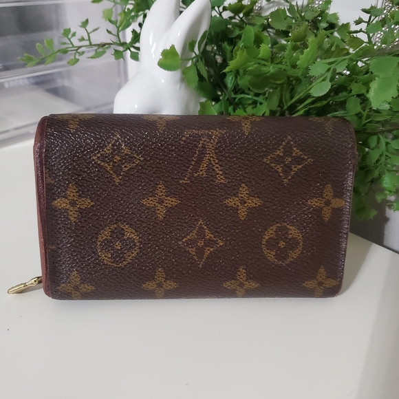 LOUIS VUITTON MONOGRAM WALLET - Picture 2 of 16